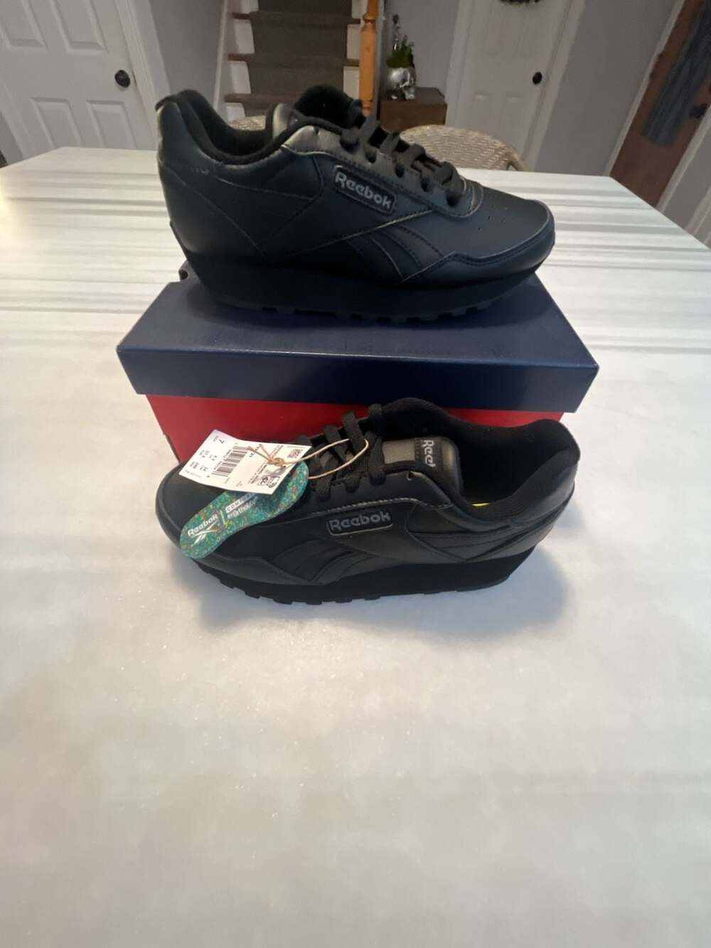 Reebok Royal Rewind Run Size 7 Black Sneakers Womens